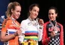 Lizzie Armitstead shows off her world championship gold medal