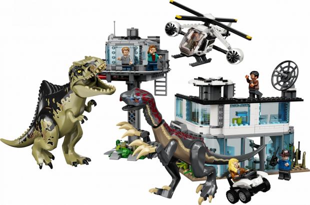 Ilkley Gazette: LEGO® Giganotosaurus & Therizinosaurus Attack. Credit: LEGO